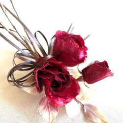 手染め花　　真紅のバラオーガンジー（コサージュ）　　フォーマル・カジュアルに・パーティー・お出かけ・髪飾りなどに・・・ 5枚目の画像