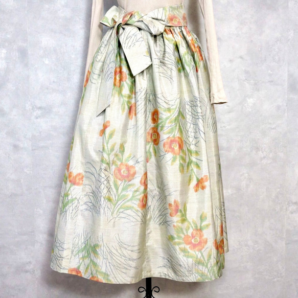 【一点モノ】大島紬 着物リメイク ギャザー スカート & スヌード 〜 四季 で心地良い 上質 絹 100% 〜 the and Oshima with is for skirt Tsumugi of 一点モノ 大島紬 着物リメイク ギャザー スカート スヌード 四季 で心地良い 上質 100% 65cm made gathered an pattern It has elastic waist also snood by same your are rubber circumference