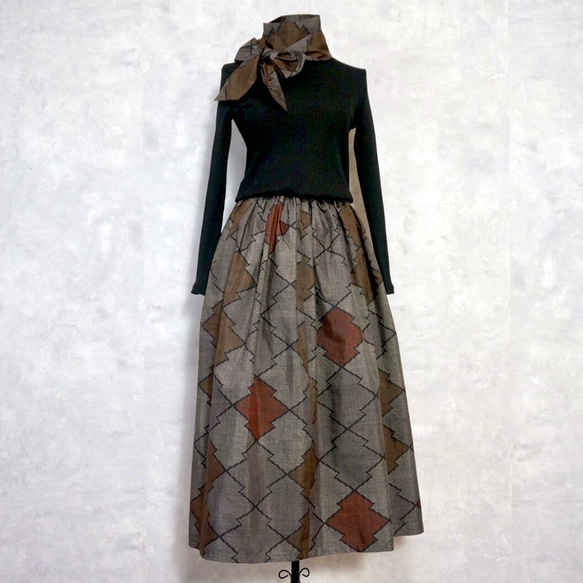 【一点モノ】大島紬 着物リメイク ギャザー スカート & スヌード 〜 四季 で心地良い 上質 絹 100% 〜 and the with is for skirt of Oshima Tsumugi 一点モノ 大島紬 着物リメイク ギャザー スカート スヌード 四季 で心地良い 上質 100% 66cm made gathered pattern elastic waist also snood by same your are rubber circumference