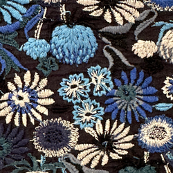 刺繍シリーズ　Mバンブーバッグ　「花園小花」青　和装にも… 4枚目の画像
