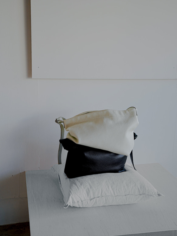 ショルダーバッグ 一枚革仕立て 本革 イタリアンレザー [MOLVAR]                                     《入荷予定について》入荷情報や販売開始日時はインスタグラム @molvar.jp で随時お知らせしておりますのでよろしけれ X2528223960(19250円)