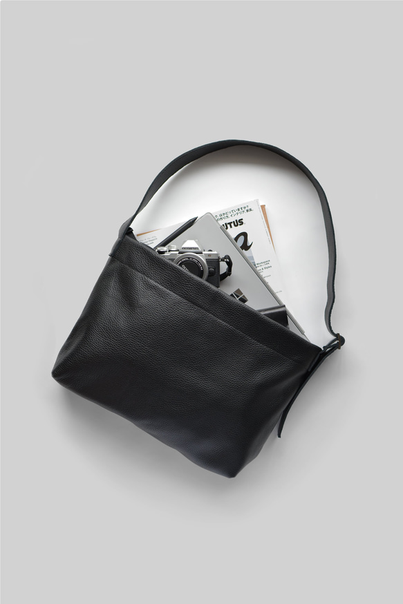 ショルダーバッグ 一枚革仕立て 本革 イタリアンレザー [MOLVAR]                                     《入荷予定について》入荷情報や販売開始日時はインスタグラム @molvar.jp で随時お知らせしておりますのでよろしけれ X2528223960(19250円)