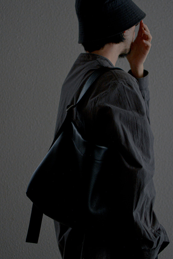 ショルダーバッグ 一枚革仕立て 本革 イタリアンレザー [MOLVAR]                                     《入荷予定について》入荷情報や販売開始日時はインスタグラム @molvar.jp で随時お知らせしておりますのでよろしけれ X2528223960(19250円)