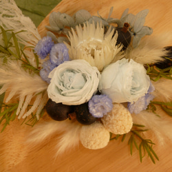 プリザの髪飾り（コサージュ）パーツ付き（ブルー・ホワイト系）バラ　白花材のみの製作可能 4枚目の画像