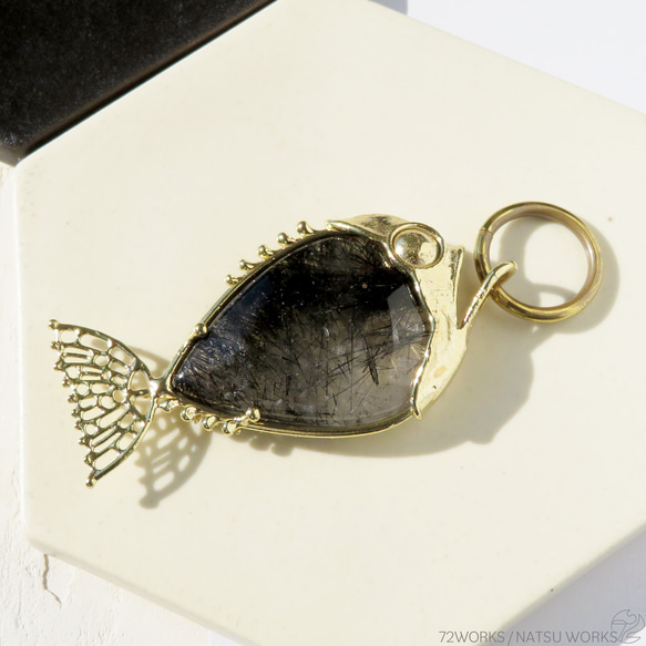 トルマリン in クォーツ フィッシュ チャーム / Tourmaline in Quartz Fish charms 6枚目の画像