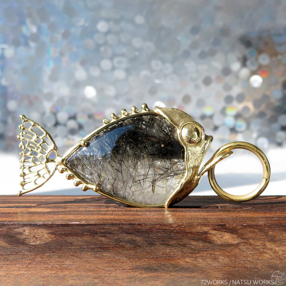 トルマリン in クォーツ フィッシュ チャーム / Tourmaline in Quartz Fish charms 1枚目の画像