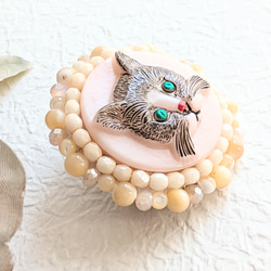 猫のブローチ　猫　母の日　母の日ギフト　刺繍　ビーズ刺繍　マザーオブパール　2way　帯留めコンバーター　プレゼント 3枚目の画像
