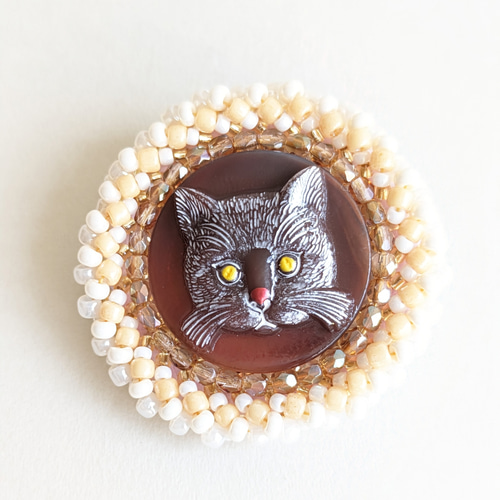 刺繍　ブローチ　ビーズ　猫　浴衣　ハンドメイド 刺繍 ブローチ ビーズ 猫 浴衣 ハンドメイド