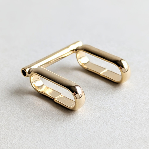 ビーズ刺繍子猫のチェコガラスボタンブローチ 猫の日2024 猫好きさん