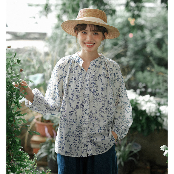 春秋　青い花柄ゆったりとした長袖シャツ　カジュアルスウィート　ビューティフルシャツ　トップ　レディース 1枚目の画像