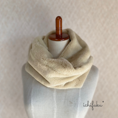 ラビットファーのねじりスヌード】アイボリーベージュ ＊ 首元あたたか  
