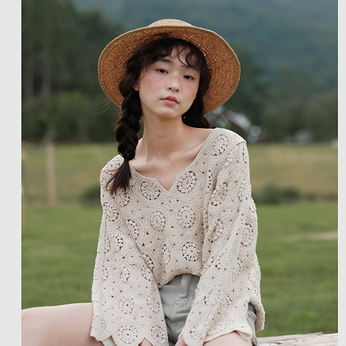 ボヘミアンスタイル 透かしニットブラウス フレア袖 長袖 レディース