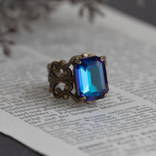 バミューダブルー｜エメラルドカット クリスタルガラス アンティーク調