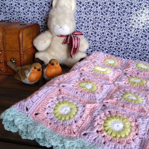 手編みモチーフゆめかわ色のブランケット（ひざ掛け・おくるみ・ベビー