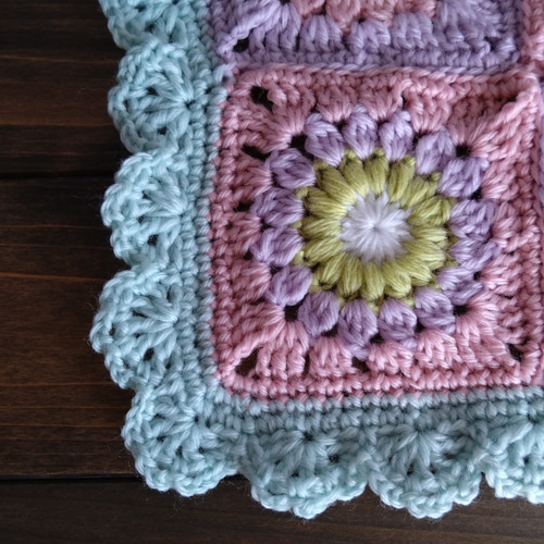 手編みモチーフゆめかわ色のブランケット（ひざ掛け・おくるみ・ベビー