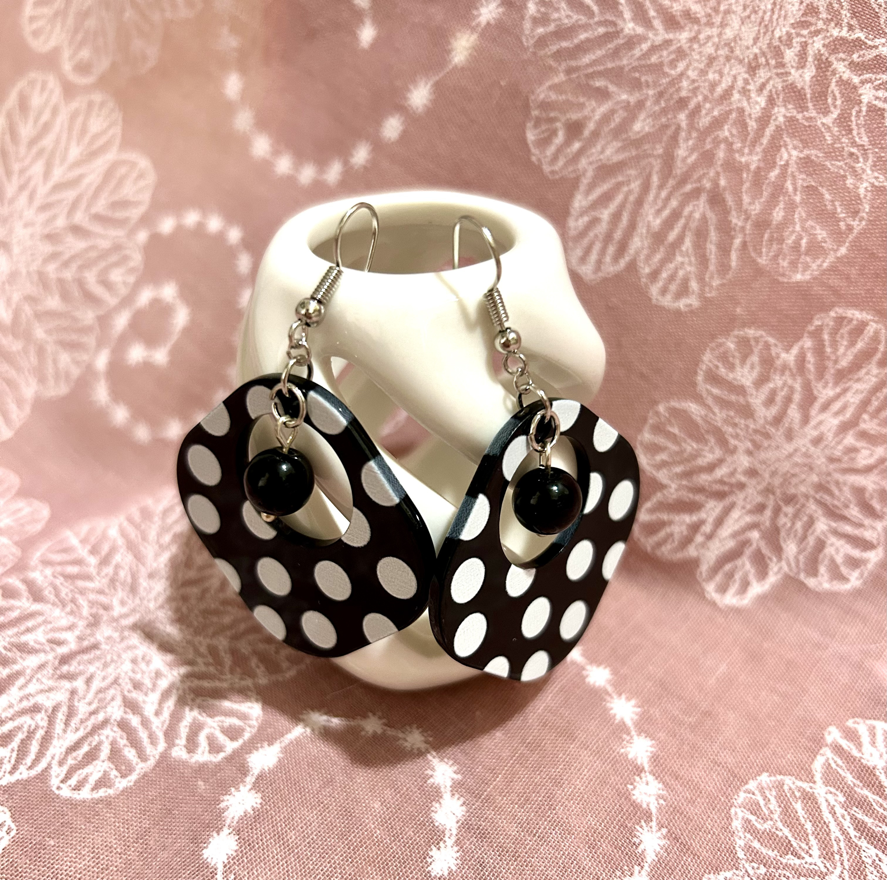 «379»◤完売しました◢白黒水玉模様ピアス