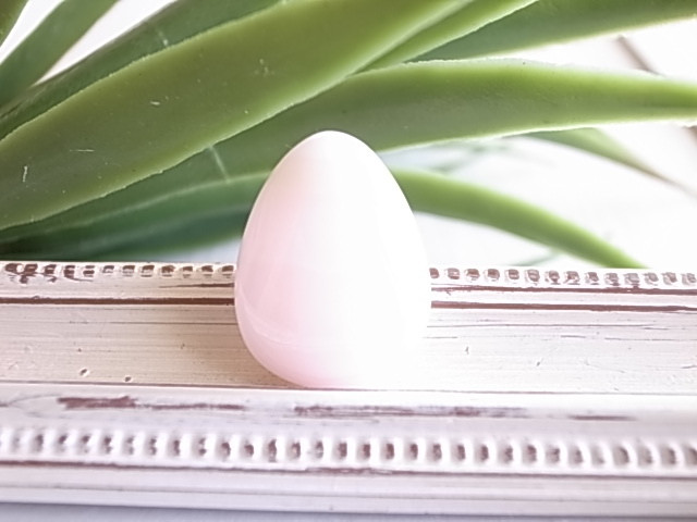 発光　ピンクカルサイト　ペルー産　ルース　天然石