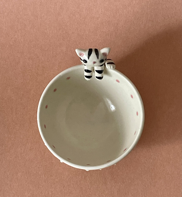 猫とぐい呑み(キジトラ猫) 3枚目の画像
