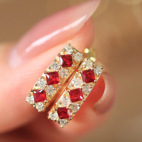 ▼ 天然ダイヤモンド付きルビーピアスk18 フープピアス ▽ 天然ダイヤモンド付きルビーピアスk18 フープピアス ルビー フープ