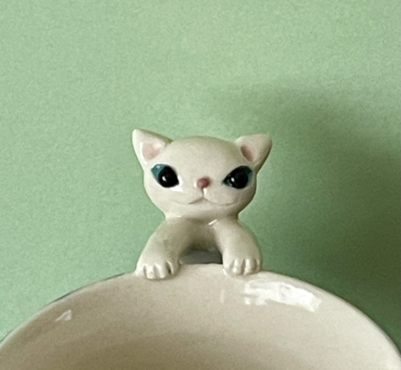 猫取っ手マグ(白猫)『猫のマグカップ』 2枚目の画像