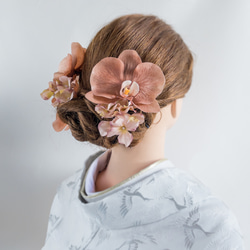 胡蝶蘭と紫陽花の髪飾り　結婚式・成人式・卒業式に　赤茶色　和風 和装 アーティフィシャルフラワー 5枚目の画像