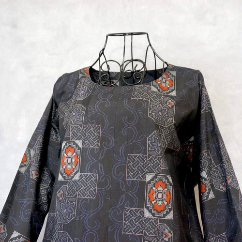 着物リメイク☆本場大島紬☆ワンピース 一点モノ】大島紬 着物リメイク シンプル ワンピース 〜 四季 で