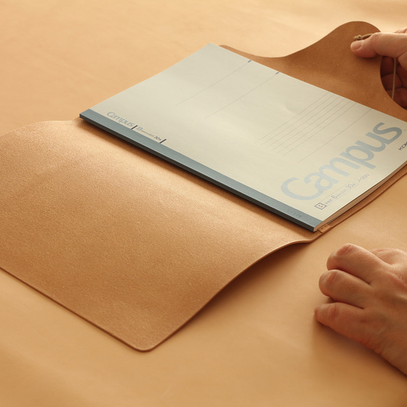 書き易さを追求した凹凸の無い 家計簿カバー B5サイズ LF-013 ヌメ革 レザー ブックカバーノートカバー 12枚目の画像