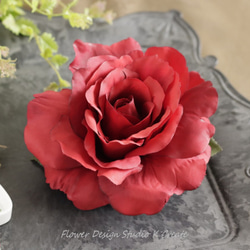 大輪の赤い薔薇のヘアクリップ　フラメンコ　フローレス　ダンス　髪飾り　ウェディング　和装婚　結婚式　舞台　発表会　成人式 9枚目の画像