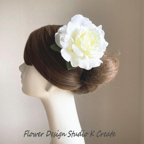 大輪の白い薔薇のヘアクリップ フラメンコ フローレス ダンス 髪飾り