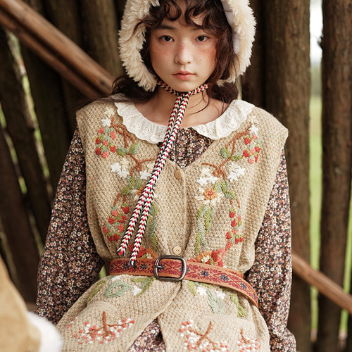 nude vintage 刺繍入りベージュ キルト ベスト 楽天市場】【SALE／70%OFF】《natural by clip》キルト配色刺繍ベスト
