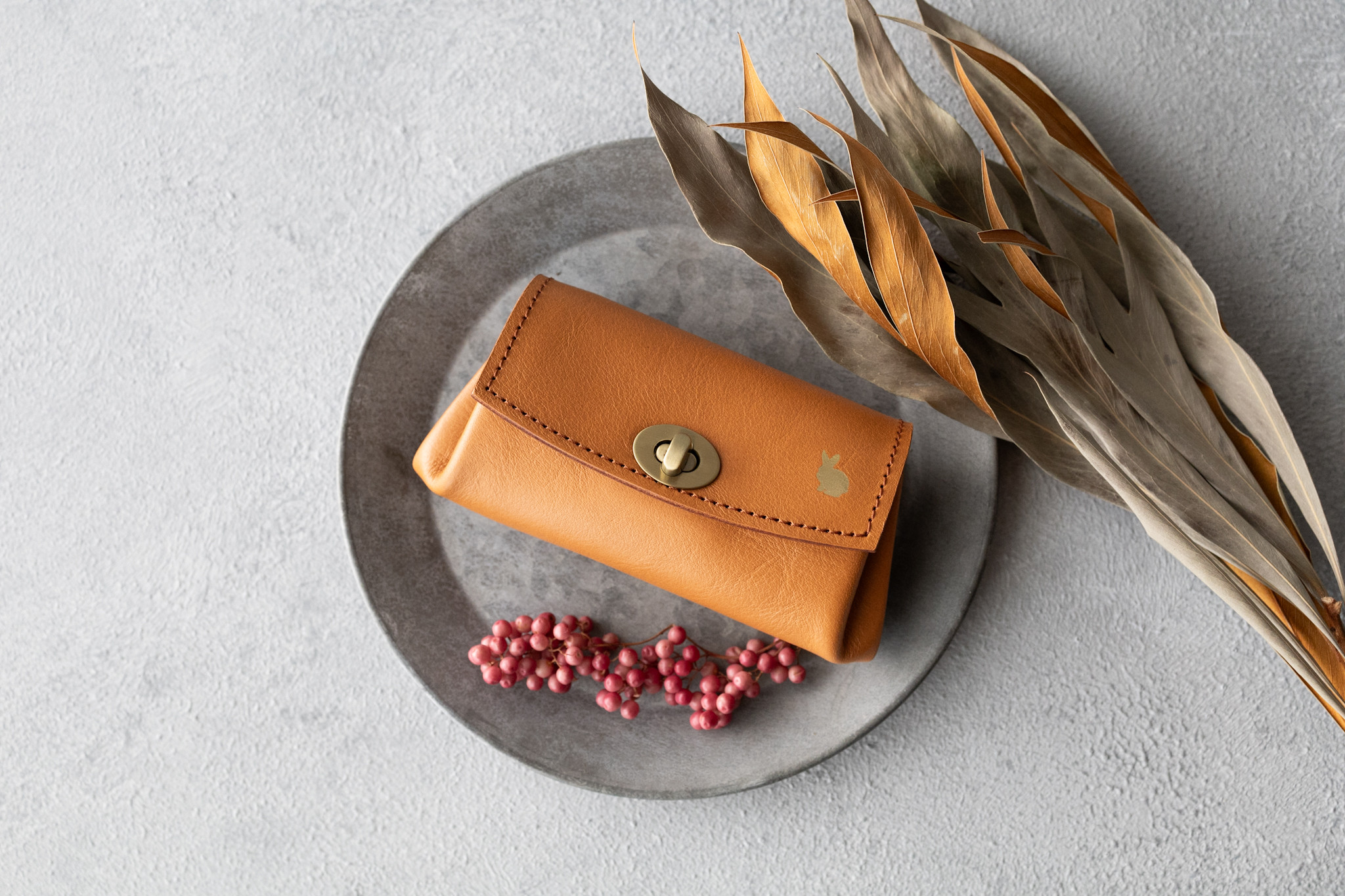 エレガントな牛革コンパクト財布 うさぎ キャメル