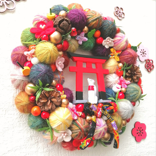 新作2024 カラフルでにっこり❀毛糸玉の正月飾り〈鳥居と狐さん〉（中