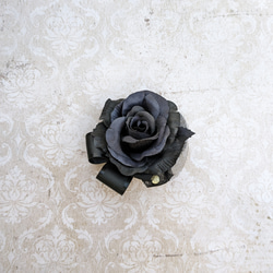 黒薔薇のコサージュ ケース付 1枚目の画像