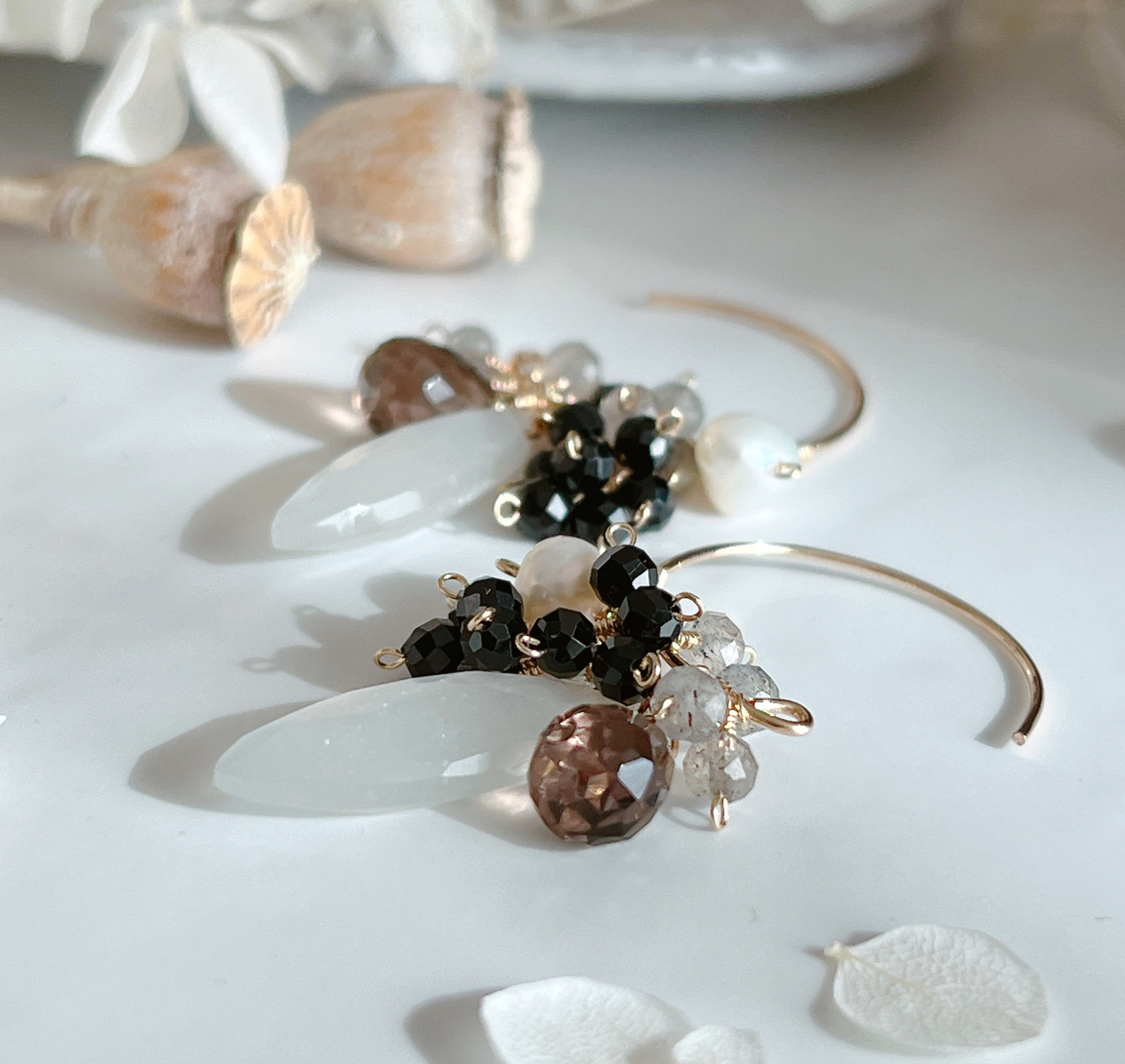 【14kgf】ホワイトムーンストーン×スモーキークォーツ＊フープピアス 4,320円