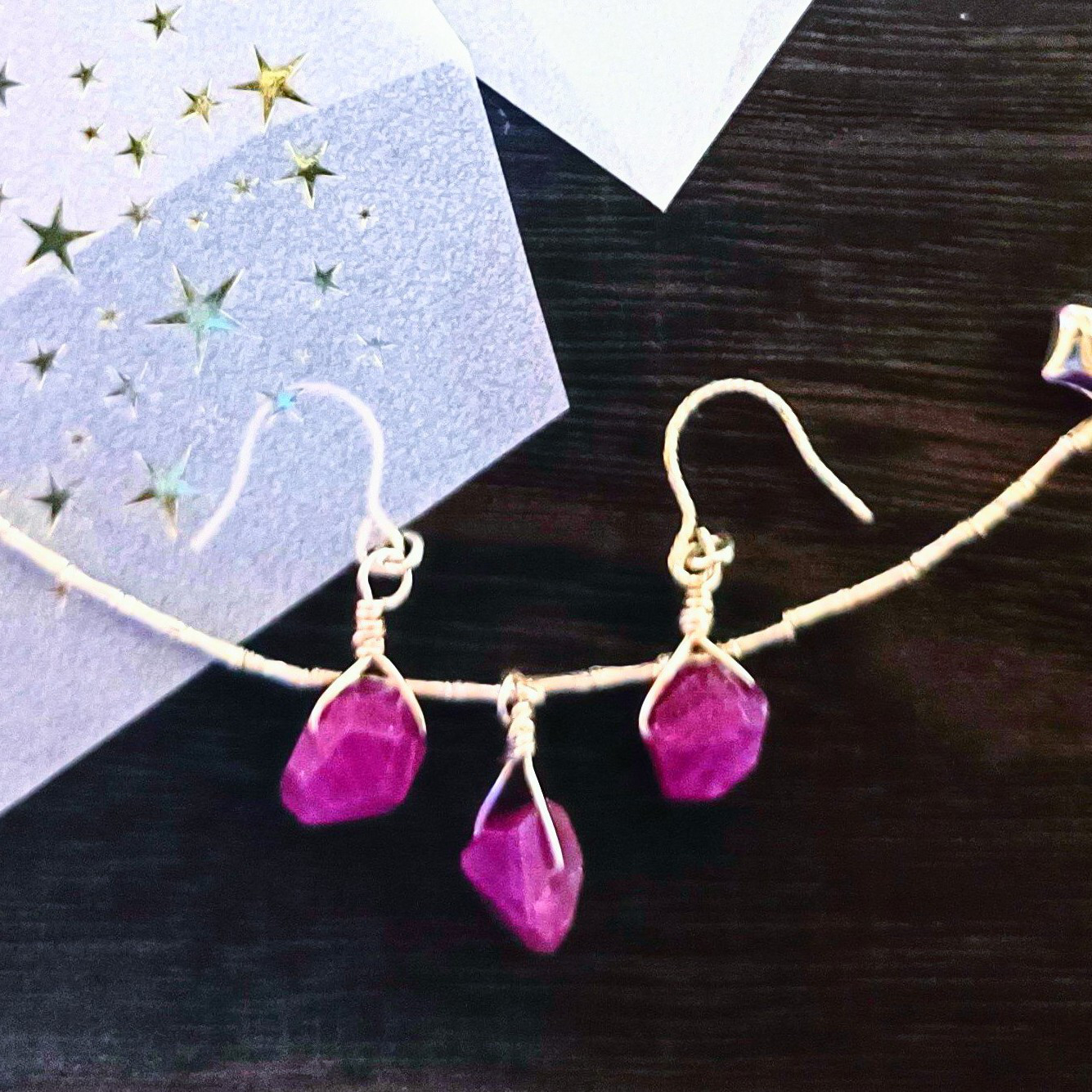 [2点セット割引]ルビーネックレス､ピアス｡カレンシルバーの輝きとともに