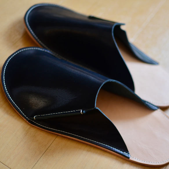 真皮鞣製房間鞋 舒適貼合雙腳的房間拖鞋 顏色可供選擇 第1張的照片