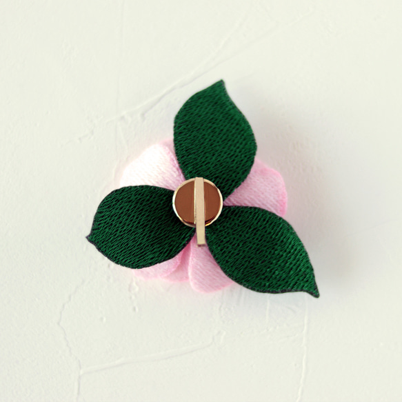 桃色のサザンカ立体刺繍ポニーフック 3枚目の画像