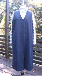 V開きにタック・岡山ストレッチデニム・ジャンパースカート・濃紺 5枚目の画像