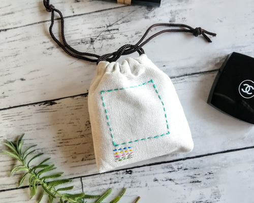 ミイ ♡♡ポーチ 巾着袋 オーダー品♡♡ 巾着 ポーチ ぎゅっとおにぎりさん 刺繍 ミニ巾着 布製 （ 巾着