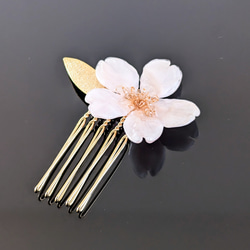 【受注制作】Everpink. 本物のお花　こだわりの花びらで仕上げる桜とゴールドリーフの髪飾り　かんざし/ヘアコーム 3枚目の画像