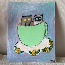 絵画。原画手描き【いたずらをしている2匹の猫がコーヒーカップに入っている】 1枚目の画像