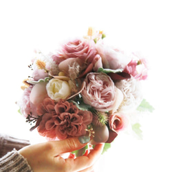[完成品ブーケ]アンティークピンクのウェディングブーケ ブートニア付き アーティフィシャルフラワー 造花ブーケ クラッチ 4枚目の画像