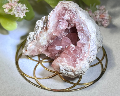フラワーピンクアメジスト✨　ジオード 原石　クラスター　ラフストーン aae4f973f5c207a5be508decb133af