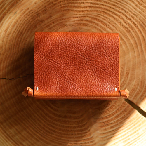 二つ折り財布『HITSUJI』-赤茶- 二つ折り財布 lamer 通販｜Creema  