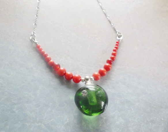 Christmas little bottle necklace　 ☆エッセンシャルオイル・アロマボトル☆ミニ香水瓶☆ 4枚目の画像