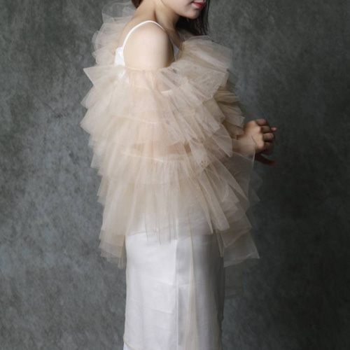 送料無料！ハンドメイドベージュチュールボレロ ポンチョ トップス