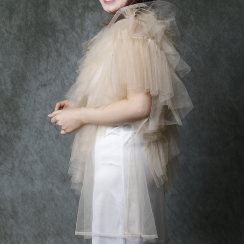 送料無料！ハンドメイドベージュチュールボレロ ポンチョ トップス