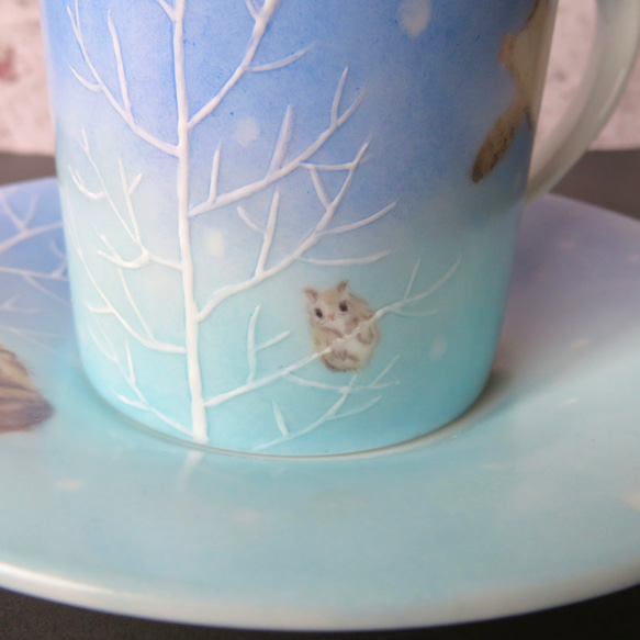 北海道の冬毛　カップ&ソーサー　エゾタヌキ　エゾモモンガ　エゾフクロウ　手描き 