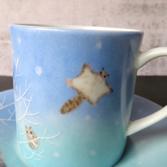 北海道の冬毛　カップ&ソーサー　エゾタヌキ　エゾモモンガ　エゾフクロウ　手描き 