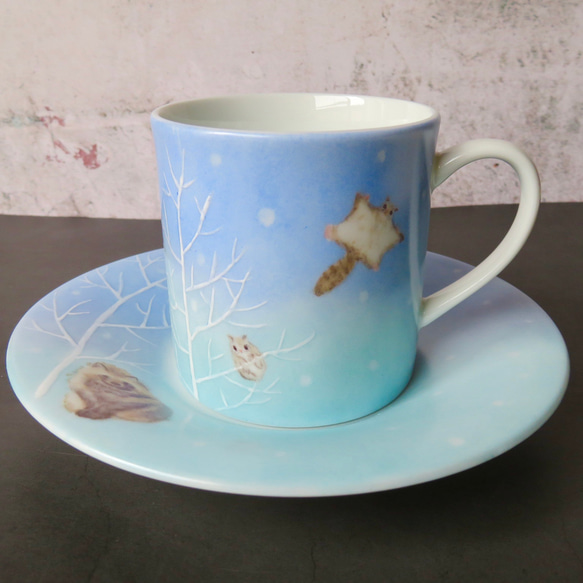 北海道の冬毛　カップ&ソーサー　エゾタヌキ　エゾモモンガ　エゾフクロウ　手描き 